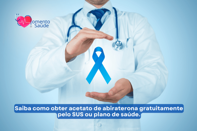 Médico mostrando laço azul que representa a luta contra câncer de próstata