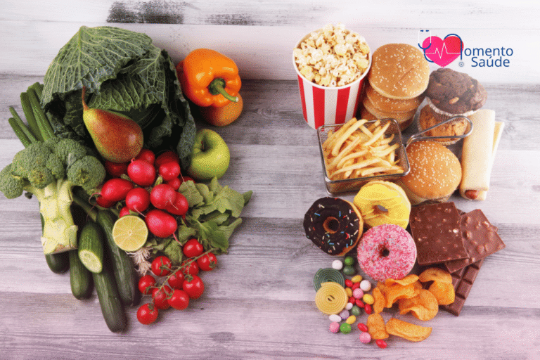 Alimentos saudáveis ao lado de alimentos não saudáveis
