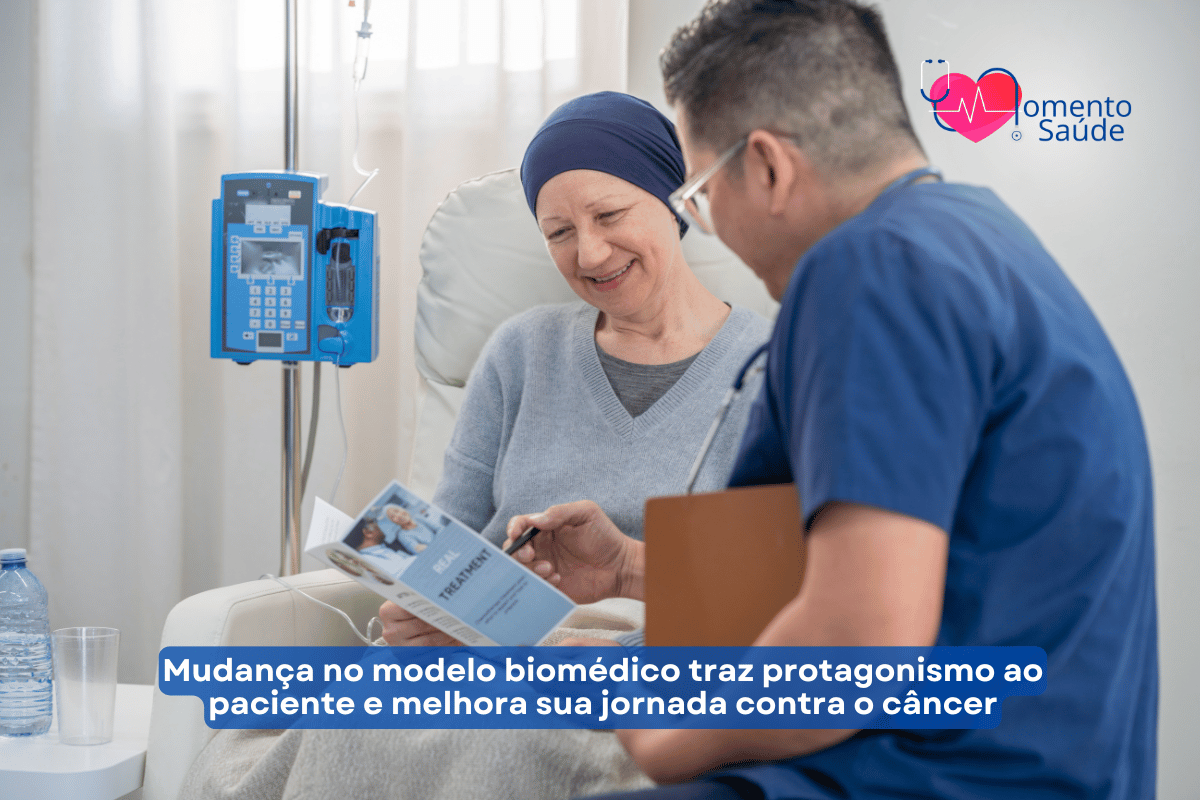 Paciente com câncer conversando com enfermeiro em uma cama de hospital + subtítulo