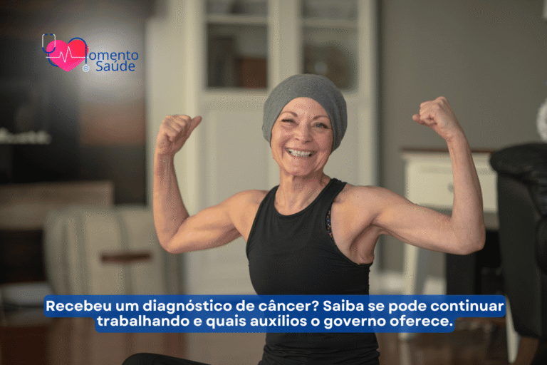 Mulher com câncer mostrando os bíceps + subtítulo