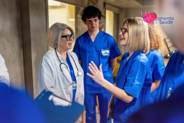 Profissionais em treinamento em hospital representando o projeto Qualifica Laudo